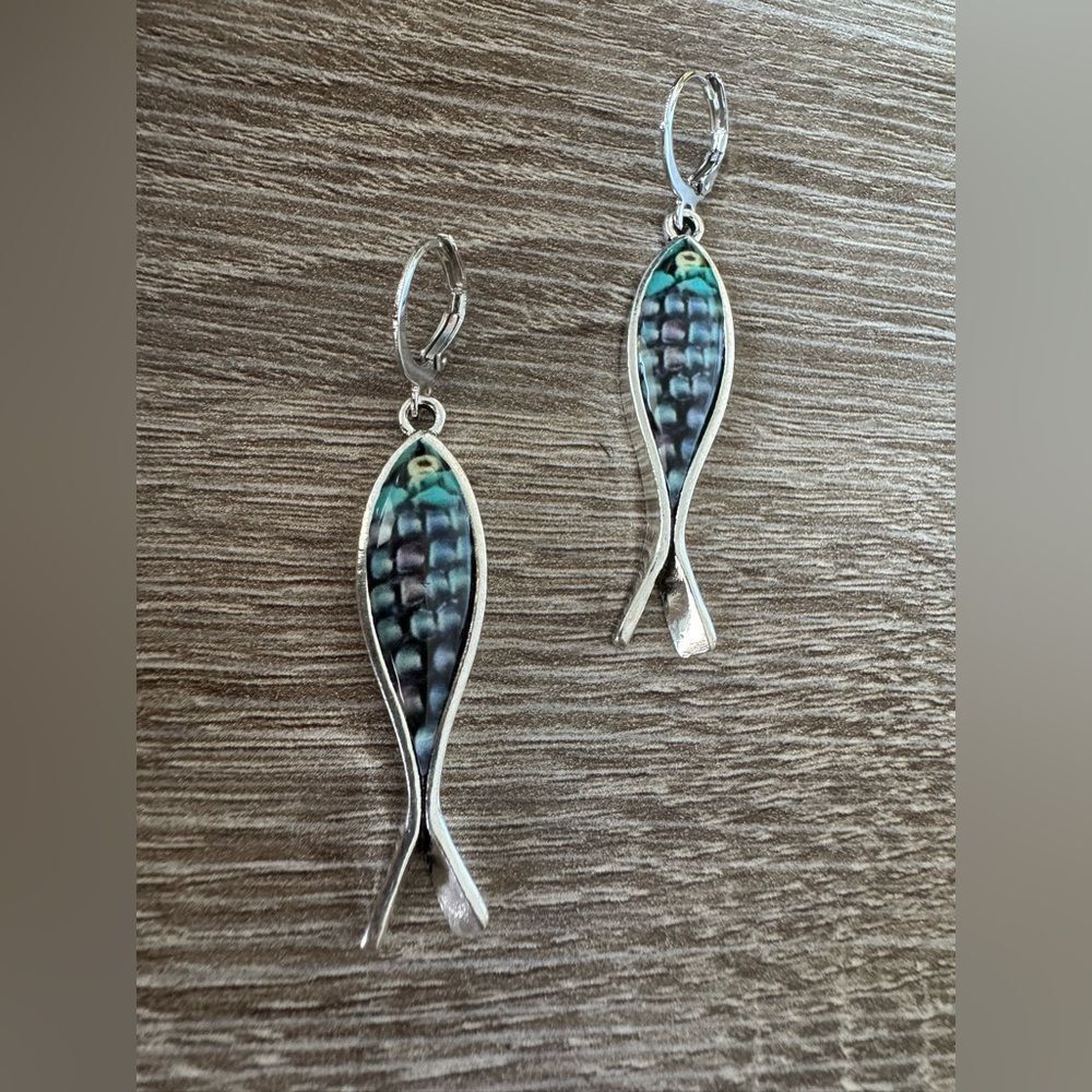 Silver Fish-Shaped Earrings A1462